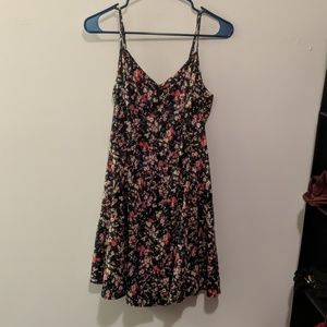 IT HAS POCKETS! Floral dress.